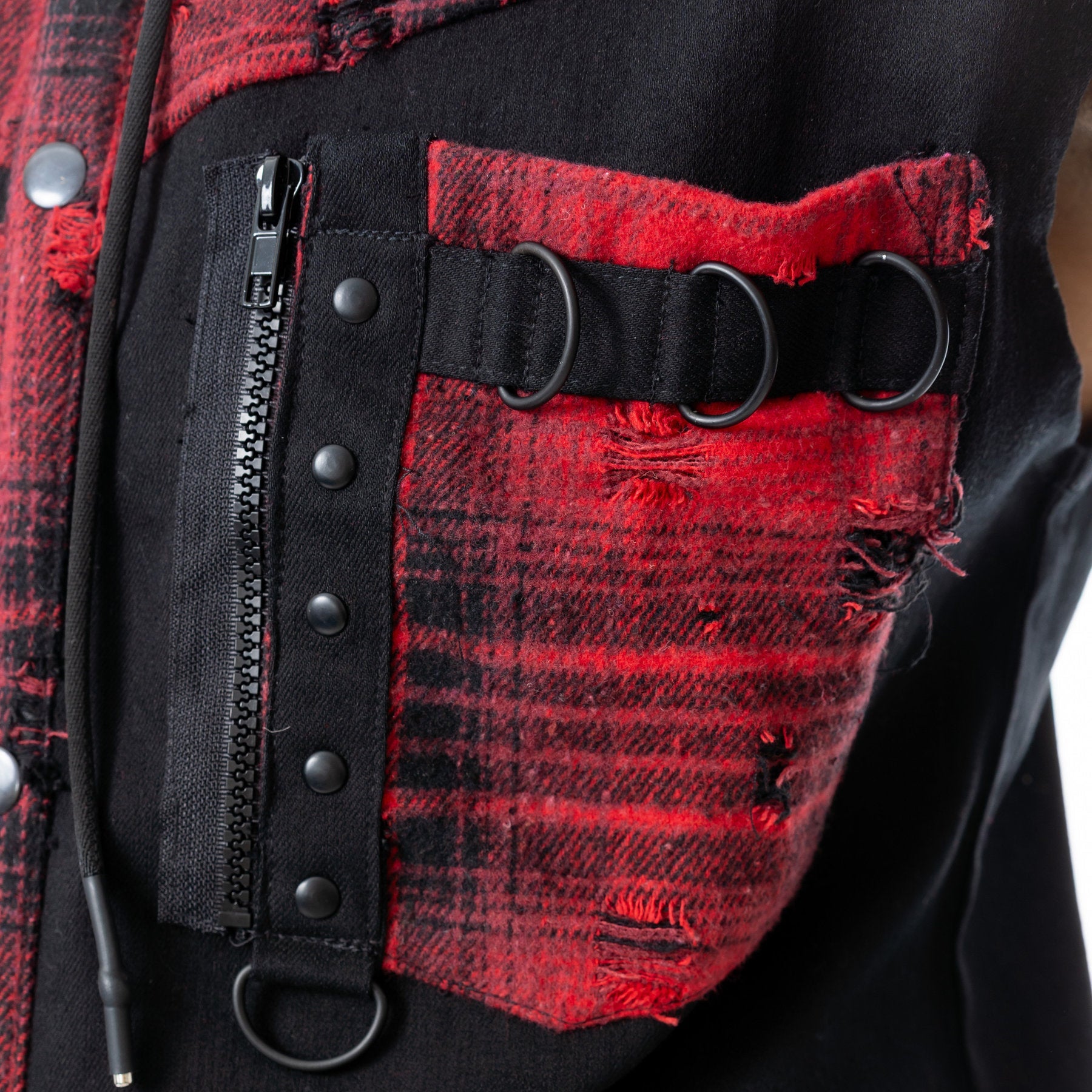 LUTHER VEST - BLACK/RED